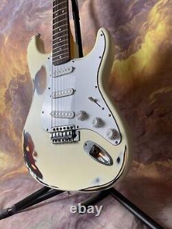 Electric Guitar Antique High-quality Guitar 6string 3-volume Knob White Mudguard