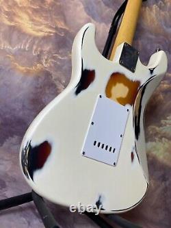 Electric Guitar Antique High-quality Guitar 6string 3-volume Knob White Mudguard